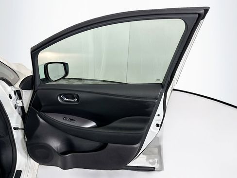 Used 2024 Nissan Leaf S image 30
