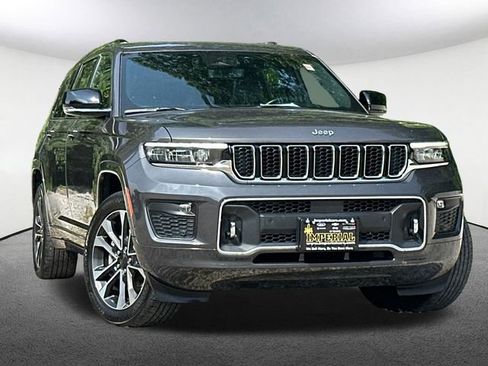 Used 2022 Jeep Grand Cherokee L Overland w/ Luxury Tech Group IV AWD/4WD image 2
