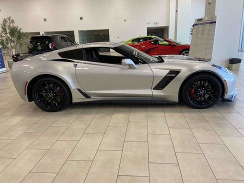 Used 2015 Chevrolet Corvette Z06 w/ 3LZ Preferred Equipment Group RWD image 2