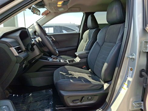 Used 2024 Mitsubishi Outlander SE AWD/4WD image 11