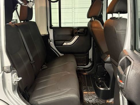 Used 2016 Jeep Wrangler Unlimited Sahara AWD/4WD image 18