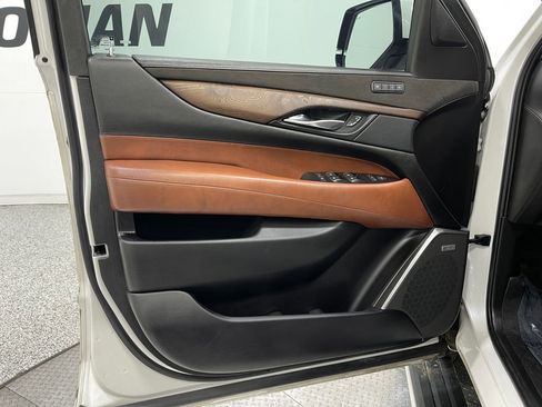 Used 2018 Cadillac Escalade Premium Luxury image 17