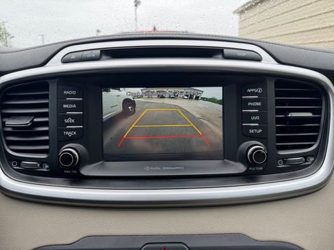 Used 2017 Kia Sorento AWD w/ LX Convenience Package image 18