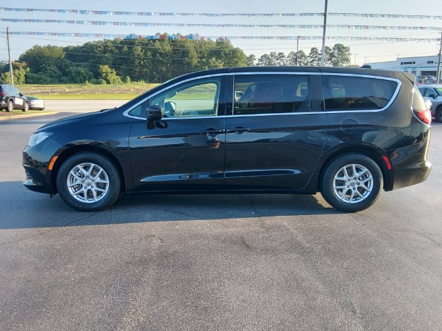 Used 2024 Chrysler Voyager LX FWD image 6