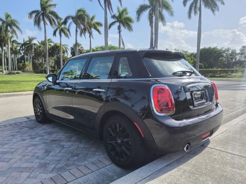 Used 2020 MINI Cooper 4-Door Hardtop w/ Signature Upholstery Package image 5