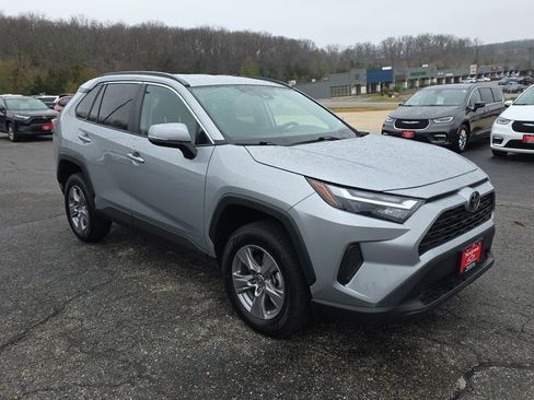 Used 2025 Toyota RAV4 XLE FWD image 2
