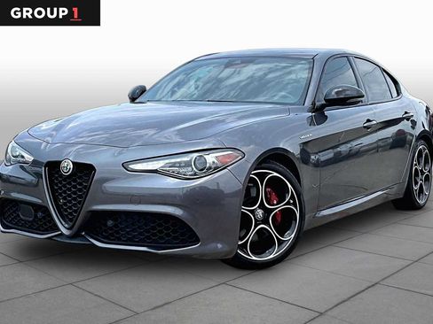 Used 2023 Alfa Romeo Giulia Veloce RWD image 1