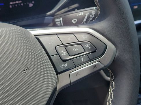 Used 2024 Volkswagen Taos SE w/ Panoramic Sunroof Package FWD image 31