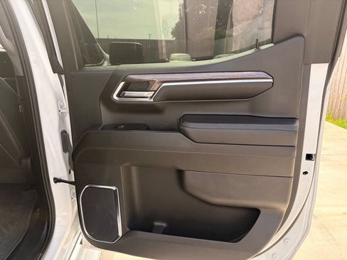 Used 2024 Chevrolet Silverado 1500 LTZ AWD/4WD image 16