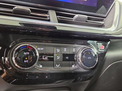 Used 2024 Chevrolet Trax ACTIV w/ Sunroof Package FWD image 22