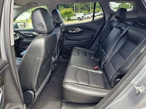 Used 2024 GMC Terrain SLT FWD image 31