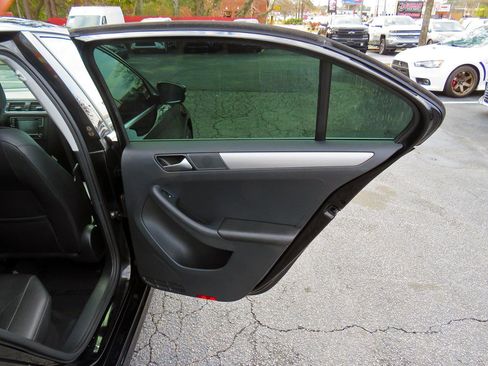 Used 2017 Volkswagen Jetta SE image 30