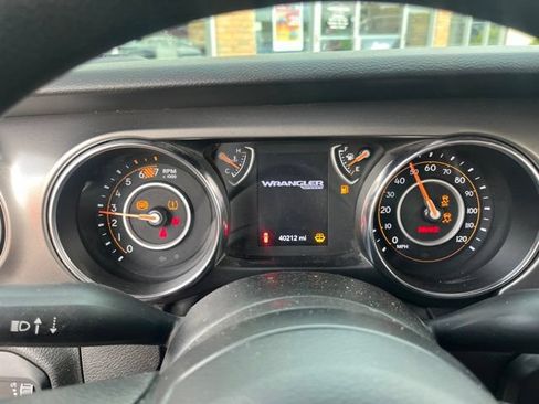 Used 2023 Jeep Wrangler Unlimited Sport AWD/4WD image 4