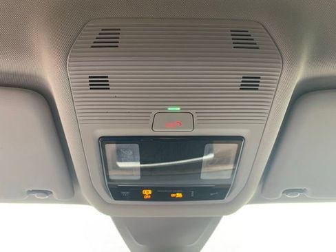 Used 2025 Volkswagen Atlas SE FWD image 36