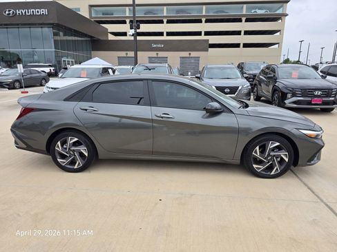 Certified 2025 Hyundai Elantra Sport FWD image 5