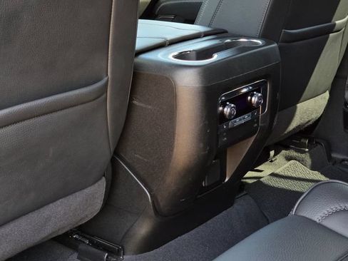 Used 2025 GMC Yukon Denali AWD/4WD image 39