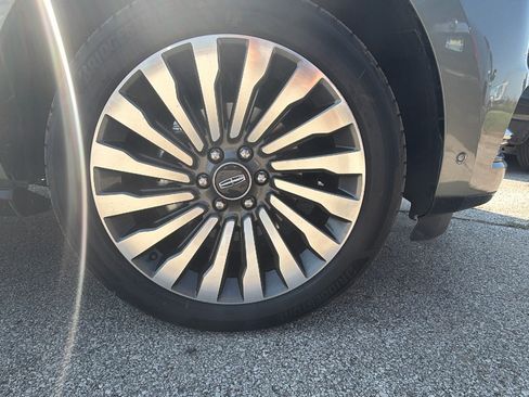 Used 2019 Lincoln Navigator Reserve AWD/4WD image 9