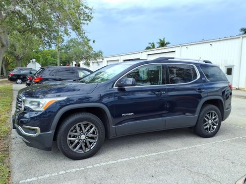 Used 2017 GMC Acadia SLT FWD image 4