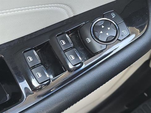 Used 2020 Ford Edge Titanium image 14