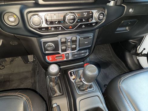 Used 2023 Jeep Gladiator Mojave w/ Cold Weather Group AWD/4WD image 21
