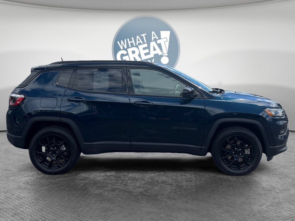 Used 2024 Jeep Compass Latitude w/ Altitude Special Edition AWD/4WD image 2