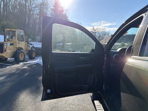 Used 2023 Chevrolet Colorado LT w/ LT Convenience Package II image 10