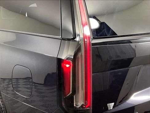 Used 2022 Cadillac Escalade ESV Sport AWD/4WD image 23