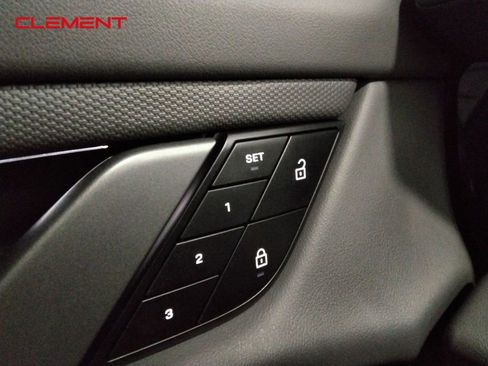 Used 2022 Porsche Taycan image 28