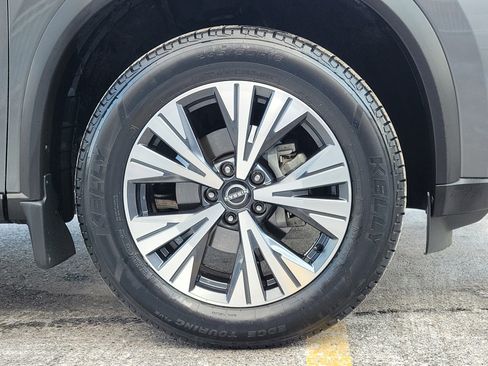 Used 2023 Nissan Rogue SV image 5