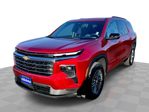 Used 2024 Chevrolet Traverse LT image 1