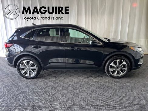 Used 2024 Ford Escape Platinum AWD/4WD image 2