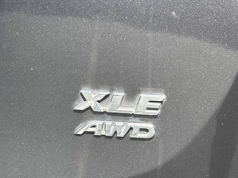 Used 2015 Toyota RAV4 XLE AWD/4WD image 9