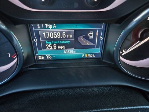 Used 2019 Buick Envision Essence image 3