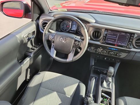 Used 2022 Toyota Tacoma TRD Sport image 12