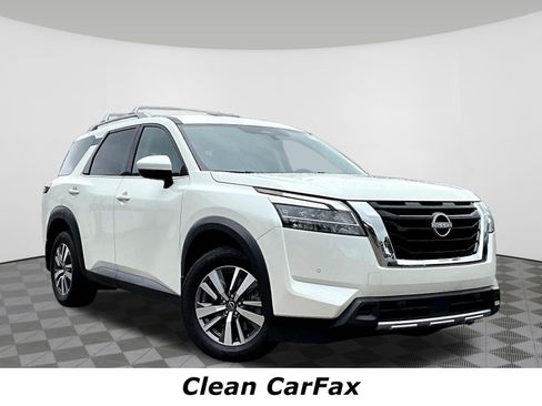 Certified 2024 Nissan Pathfinder SL AWD/4WD image 3