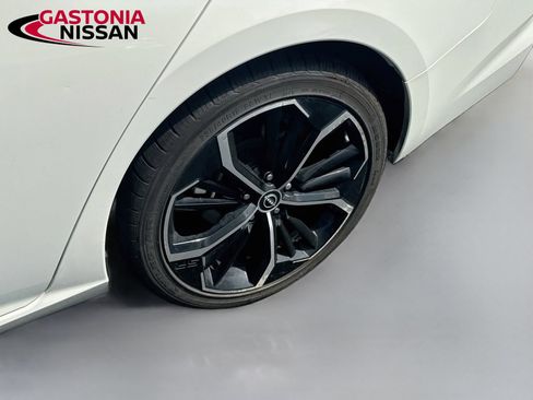Used 2024 Nissan Altima 2.5 SR FWD image 35