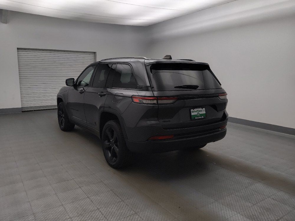 Used 2023 Jeep Grand Cherokee Altitude AWD/4WD image 5