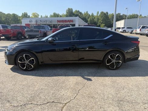 Used 2023 Nissan Altima 2.5 SR w/ SR Premium Package FWD image 6
