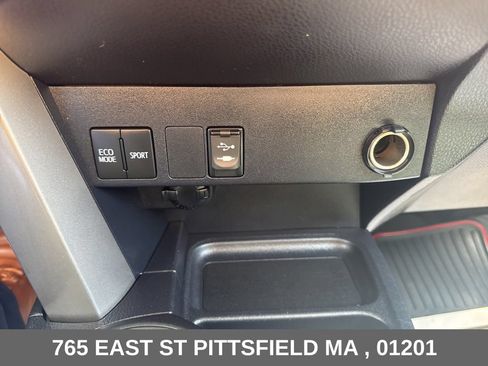 Used 2018 Toyota RAV4 LE w/ All Weather Liner Package AWD/4WD image 18