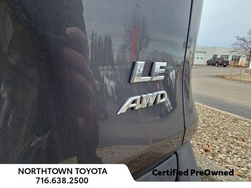 Used 2022 Toyota RAV4 LE image 9