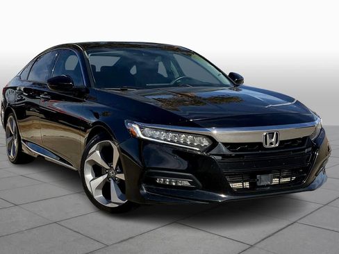 Used 2018 Honda Accord Touring image 2