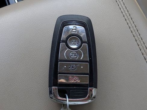 Used 2020 Lincoln Corsair FWD w/ Convenience Package image 31