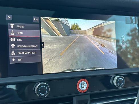 Used 2025 Porsche Macan image 20