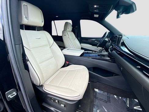 Used 2022 Cadillac Escalade Sport w/ Touring Package AWD/4WD image 15