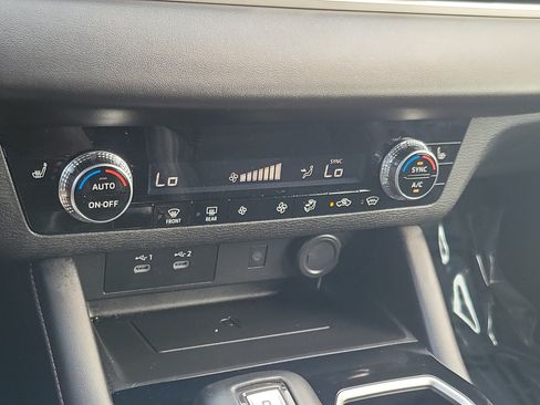 Used 2025 Mitsubishi Outlander SE AWD/4WD image 28