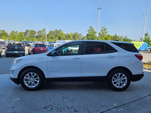 Used 2020 Chevrolet Equinox LS w/ LS Convenience Package FWD image 4