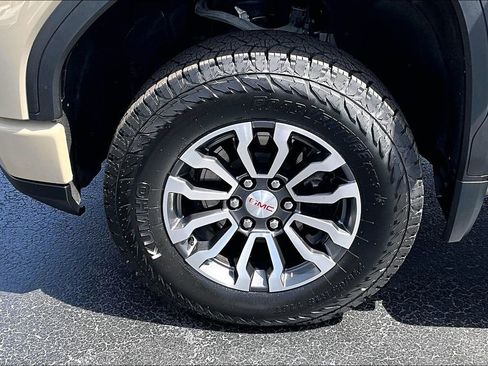 Used 2023 GMC Sierra 1500 AT4 w/ AT4 Premium Package AWD/4WD image 33