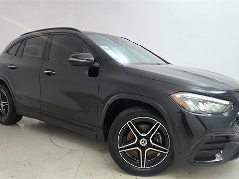 Used 2025 Mercedes-Benz GLA 250 4MATIC image 96