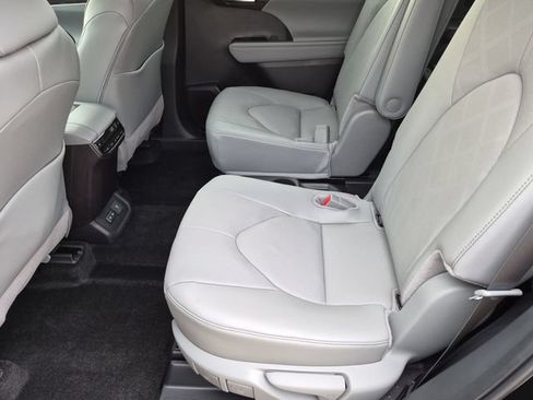 Certified 2026 Toyota Highlander Platinum AWD/4WD image 27