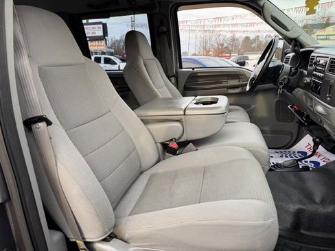 Used 2004 Ford F350 XLT image 16